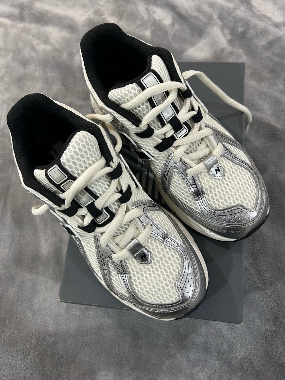 New Balance 1906 Kids Size 7, Fits Womens 8.5